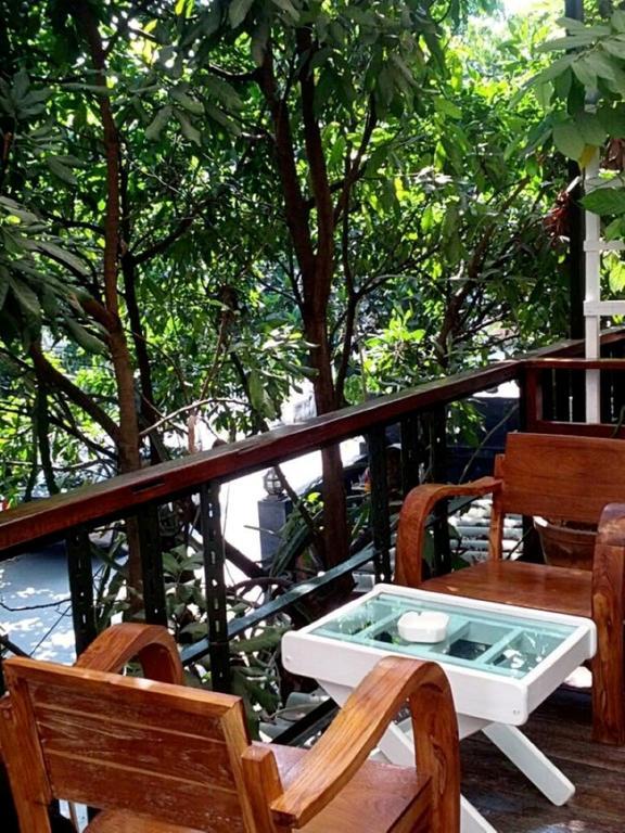 The Old Car Guesthouse Chiang Mai Ngoại thất bức ảnh