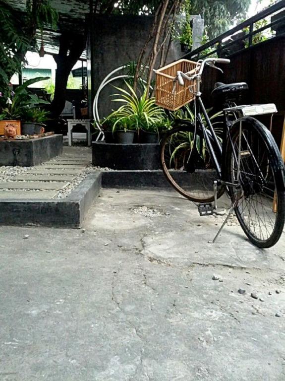 The Old Car Guesthouse Chiang Mai Ngoại thất bức ảnh
