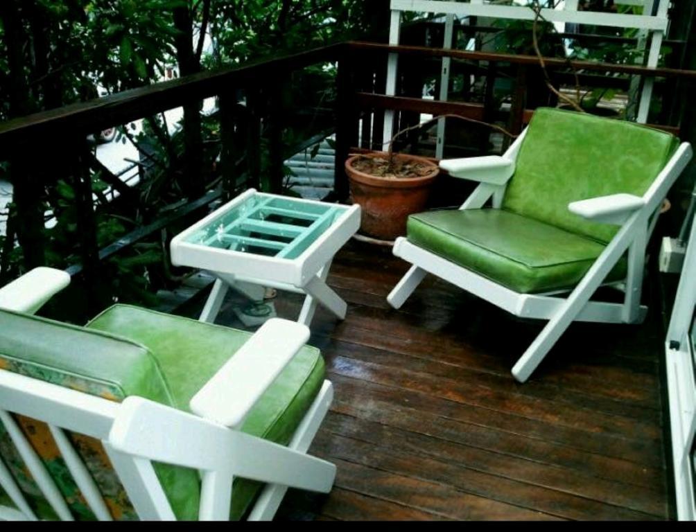 The Old Car Guesthouse Chiang Mai Ngoại thất bức ảnh