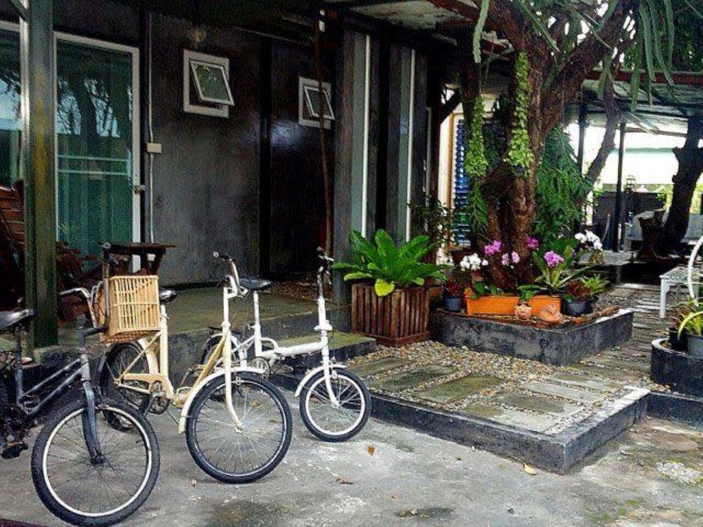 The Old Car Guesthouse Chiang Mai Ngoại thất bức ảnh