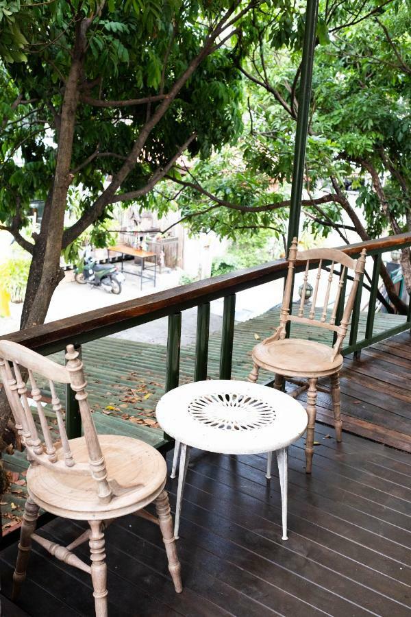The Old Car Guesthouse Chiang Mai Ngoại thất bức ảnh