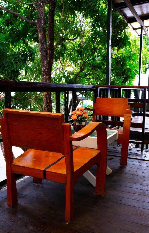 The Old Car Guesthouse Chiang Mai Ngoại thất bức ảnh