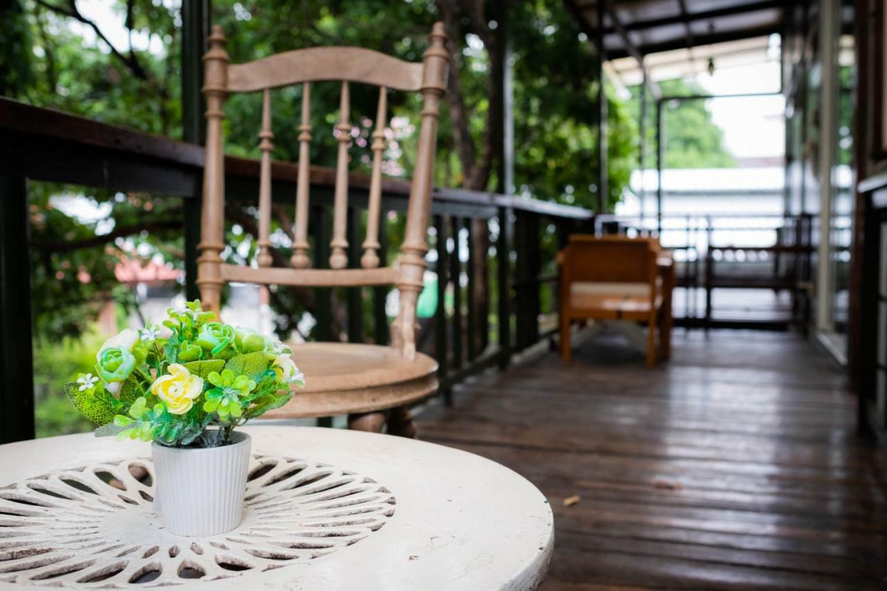 The Old Car Guesthouse Chiang Mai Ngoại thất bức ảnh