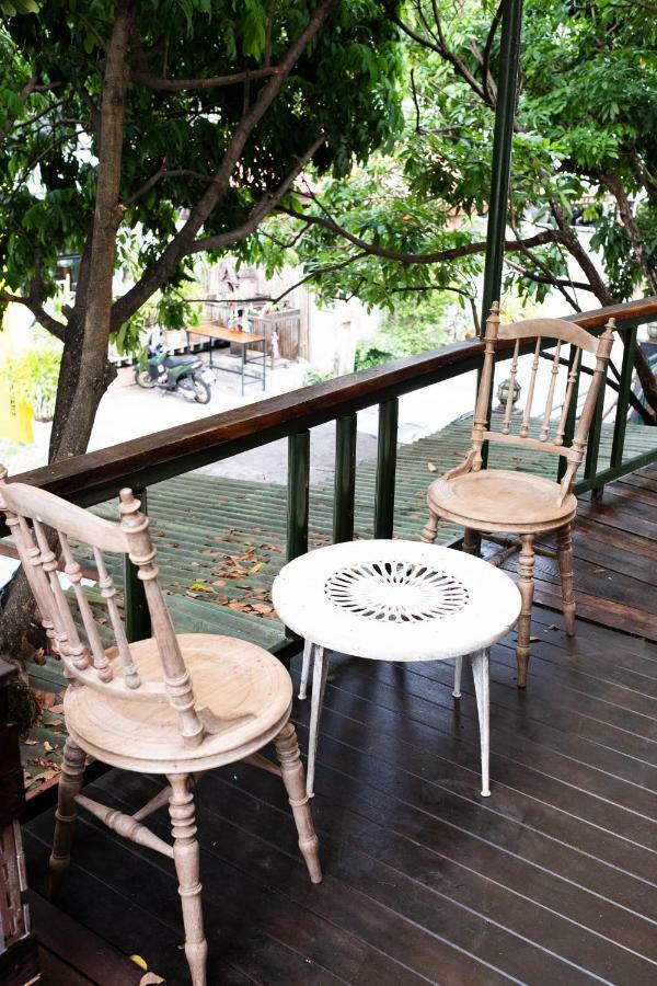 The Old Car Guesthouse Chiang Mai Ngoại thất bức ảnh